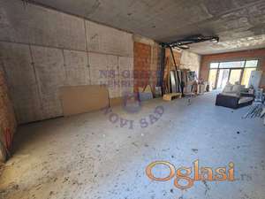 Izdaje se lokal na odličnoj lokaciji kod Cara Dušana